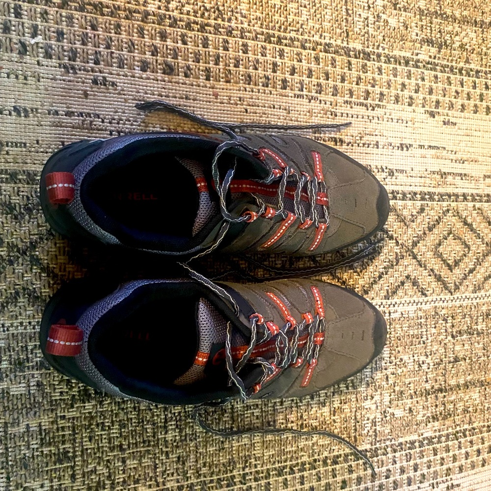Merrill Low top hiking shoes